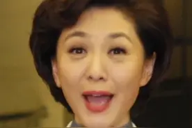 央视主播海霞被疑隔空示爱？丈夫是清华教授，女儿气质遗传母亲图片