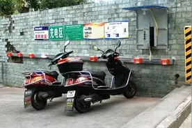 电动车的正确充电方式，有多少人不知道？告诉你电池不耐用的原因图片