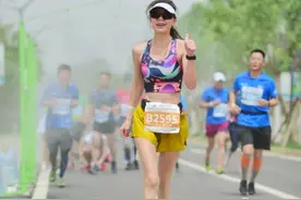 跑步必带的三样“小零碎”：看似不起眼，作用却很大图片