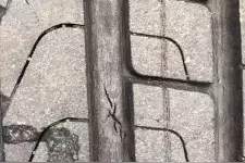 不敢相信！花8400元换轮胎，用了两年就四处裂口！图片