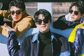 私生太可怕：王俊凯家遭30人围堵，时代少年团直接将私生送警处理图片