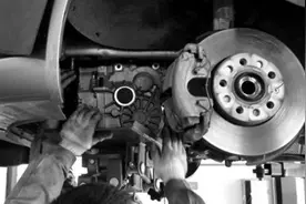 大众/奥迪/斯柯达部分车型行驶中“咔咔”异响图片