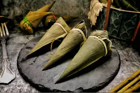 包粽子这种手法最简单，一张粽叶包一个，不破皮不漏米，值得一试图片