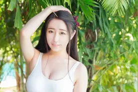 牵着别人的手，遗忘曾经的他图片