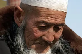 回族老人的一天图片