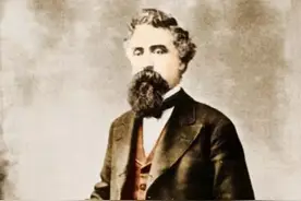 李鸿章第一次见到马克沁机枪，不问价格却先问这句话，让后人心酸图片