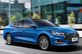 搭1.5t＋8AT，配名牌音响中控大屏，2021款福克斯上市图片