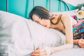 小说：侄子想吓唬三岁姑姑，把毛毛虫丢给她，却反被她用虫子恐吓图片