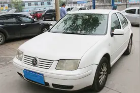 小伙花1万买辆1.8T的二手宝来，邻居开过后都称赞这车操控性真好视频封面