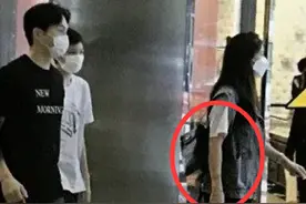 张智霖夫妇带孩外出，吃饭时突生矛盾！袁咏仪冷脸甩下父子俩离开图片