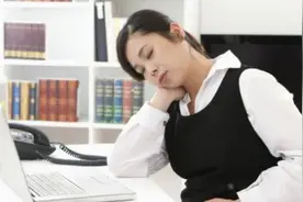 老板故意使坏导致怀孕女员工辞职，没到半个月，老板彻底蒙了图片