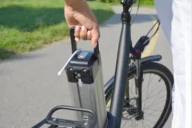 电动车每天充电，会伤害电瓶吗？听听从事十年维修的老师傅怎么说图片