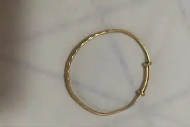 黄金跌了，旧黄金手镯换成新的，划算吗？图片