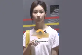 尹正陈都灵同坐豪车回小区，两人情侣装酒店过夜疑似新恋情图片