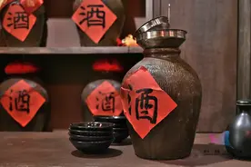 河南出土2000多年的西汉古酒，还能喝？酒真的越陈越香？劝你先看完图片