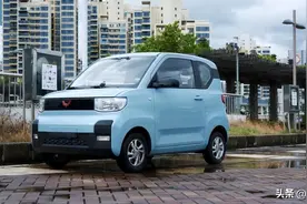 五菱再出“神车” 看看MINI EV皮卡 6个轮子越野范儿图片