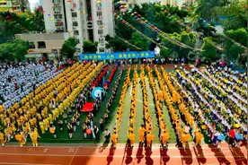 消防员、建筑工人、医生护士方阵…… 这场运动会开幕式很特别！图片