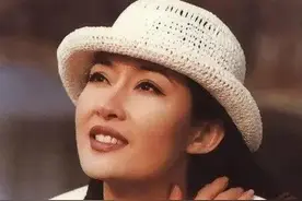 因“脱衣哺乳”引争议，被满文军事件牵连的盖丽丽，如今怎样了？图片