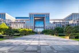 这所大学 很有爱图片