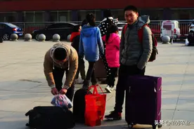常年外出打工的人，明明收入很高，为啥得不到种田人的认可？图片