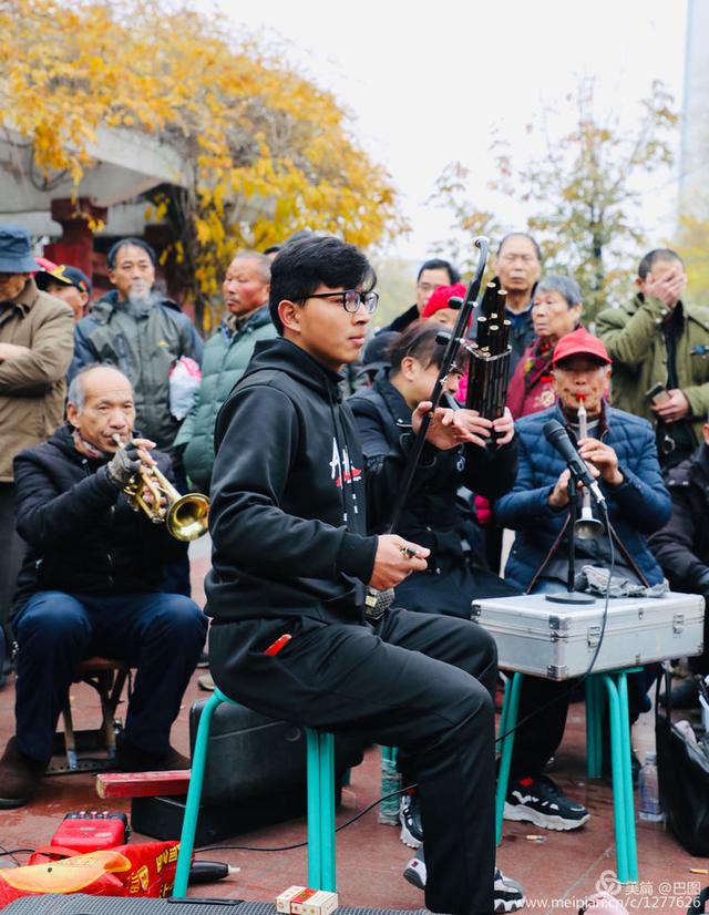 高手在民间，演出自娱自乐，洛阳周王城广场民间曲艺乐园