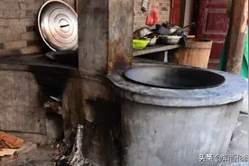 为何有的师傅砌的“土灶台”更省柴？啥原理？看看是怎么砌的吧图片