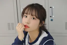 爱运动长腿美女性感白长袜图片