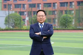 宜宾成外校长雷从树：少开会，少坐办公室，多“逛”校园图片