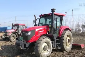 全自动！看无人拖拉机奏响春耕“进行曲”图片