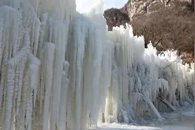 童话世界来喽！河南鲁山瀑布冰挂醉游人图片