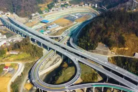 秦巴山再添脱贫路 陕西“县县通高速”年底前实现图片