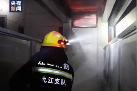 江西九江：高楼电梯施工区突发火灾 德安消防紧急处置图片