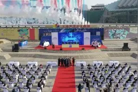 辽宁大连首批无人驾驶出租车开放免费试乘图片