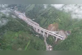 云南宜昭高速包谷山隧道贯通，全线25座隧道已全部实现贯通图片