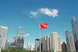 高燃“快闪”！深圳市民引吭高歌《我的祖国》向祖国深情告白图片