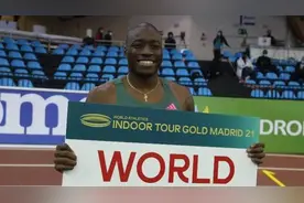 7.29秒！美国选手霍洛威打破男子60米栏世界纪录图片