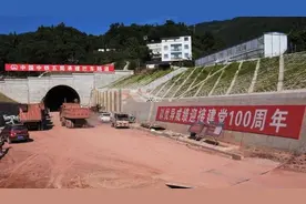 最后100米！郑万高铁万米长隧巴东隧道即将贯通图片