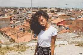 伤感心情句子/最糟糕的事情是，你因为太爱一个人而失去了自己图片