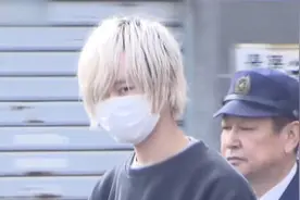 名校校草酒后乱性被捕 猛踹19岁女生头部 事后称醉酒不记得了！视频封面