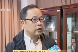 如何解决？树池占据大半人行道 过路市民很不理解！视频封面