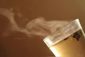 女生来“例假”时，尽量别碰这3种水，小心“停经”就离你不远了图片