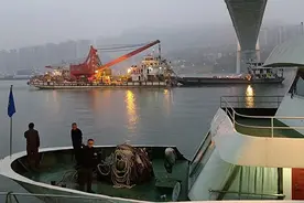 重庆公交坠江事故已发现9名遇难者 其中7名已救捞上岸图片