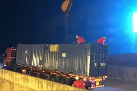 重庆万州公交车坠江｜上海打捞局连夜作战：潜水员每班作业需间隔3小时左右，难以快速开展救援图片