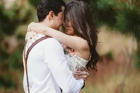 情侣瑜伽给你好睡眠图片