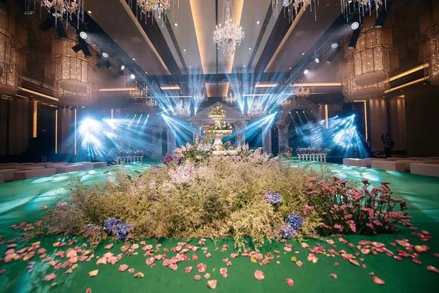 一顾倾人城｜穿上它，你就是那个倾城的新娘「内含超多心动美图」