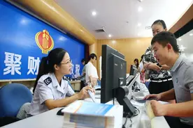 工薪族每月个税怎么扣？税务总局明确用累计扣除法图片