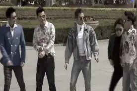 摩登80年代即视感！跑男团复古变大叔，齐唱《冬天里的一把火》！