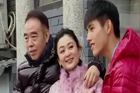 陈凯歌、陈飞宇、陈红团圆饭，一家三口共同回忆往昔岁月！视频封面