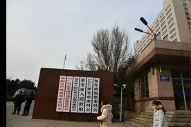 告别莱芜市 市委门前留个影视频封面