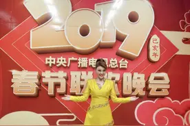 乌兰图雅2019央视春晚唱红代表作《点赞新时代》图片